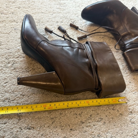 Fornarina 8.5 (39) MINT almost BRAND new Dark Brown Leather Boots with tassles - Picture 2 of 16